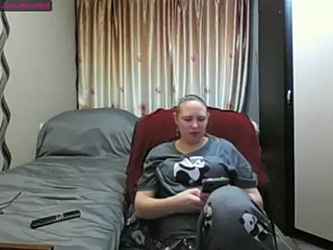 Snapshot of JenniDeep chatting on February 15, 2026, 3:09 pm JenniDeep online show from February 15, 2026, 3:09 pm