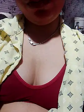 isha sharma2002 online show from November 18, 2025, 3:27 pm