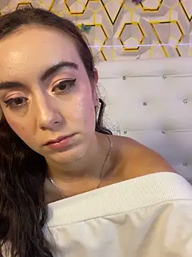 MelanyyJhonson15 online show from May 13, 2026, 3:48 am