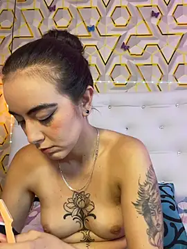 MelanyyJhonson15 online show from May 23, 2026, 2:39 am