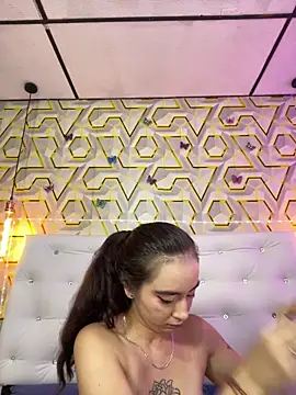 MelanyyJhonson15 online show from June 5, 2026, 8:25 pm