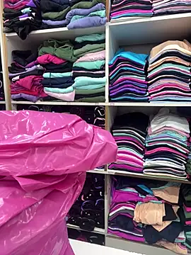 Monahliza online show from December 1, 2025, 3:28 pm