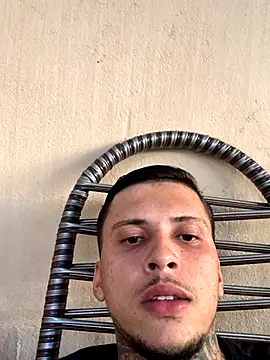 Snapshot of Ryanzl017 chatting on December 2, 2025, 9:10 pm Ryanzl017 online show from December 2, 2025, 9:10 pm