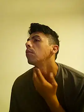 roddyron1n online show from December 1, 2025, 7:46 am