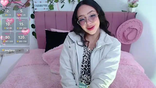 amaris ferrer online show from December 15, 2025, 2:49 am