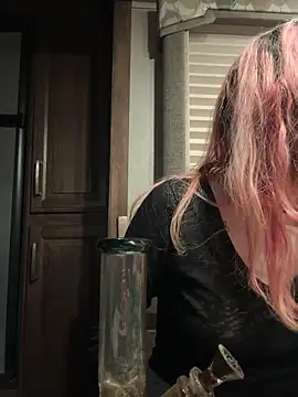 Snapshot of needlefaceUwU chatting on November 13, 2025, 7:29 am needlefaceUwU online show from November 13, 2025, 7:29 am