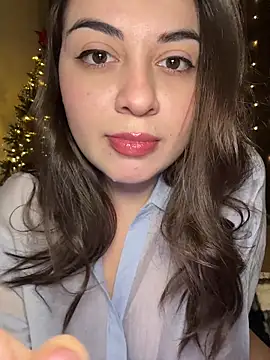 Lovynna online show from December 18, 2025, 8:15 pm