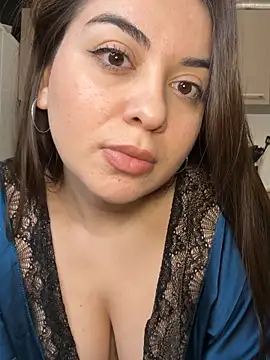 Lovynna online show from February 23, 2026, 8:39 pm