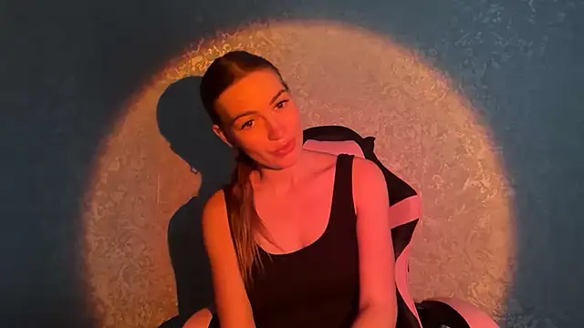 lisababy a online show from November 17, 2025, 1:17 pm