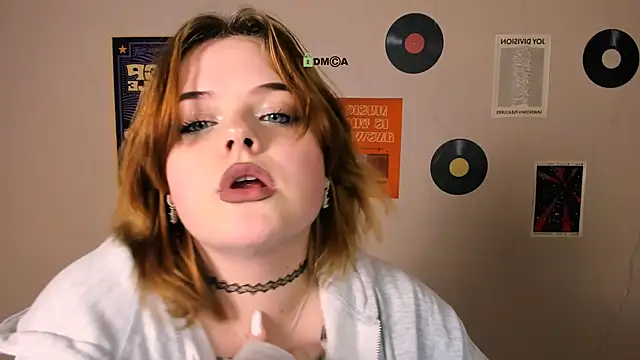 Snapshot of lika_pop chatting on November 17, 2025, 7:19 pm lika pop online show from November 17, 2025, 7:19 pm