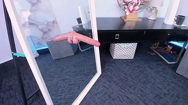 VanillaFlo online show from February 3, 2026, 6:40 am