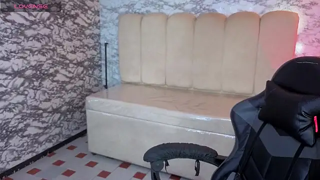 Evy Luxx v online show from February 13, 2026, 3:24 am