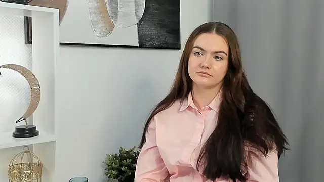 LoraGeraghty online show from November 14, 2025, 7:40 am