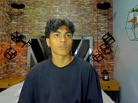 MattFiore online show from December 4, 2025, 7:11 pm