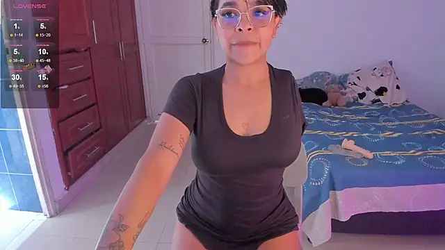 Snapshot of Tatiana-Jaaramillo chatting on April 18, 2026, 3:27 pm Tatiana-Jaaramillo online show from April 18, 2026, 3:27 pm
