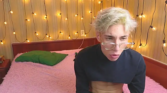 Adrian Collinss online show from November 14, 2025, 7:45 pm