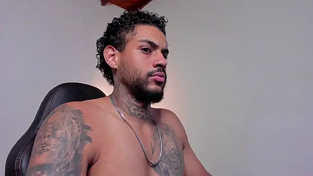 LuigiVitale 1 online show from February 22, 2026, 1:18 am