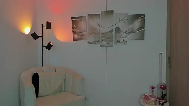 Snapshot of haileyflorez_ chatting on February 17, 2026, 5:19 pm haileyflorez online show from February 17, 2026, 5:19 pm