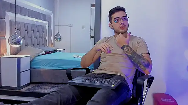 Ethan Greys online show from December 19, 2025, 4:19 am