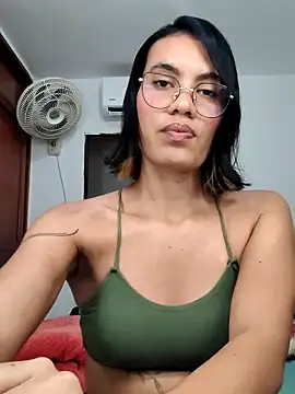 Mia saaenz online show from November 18, 2025, 8:57 pm