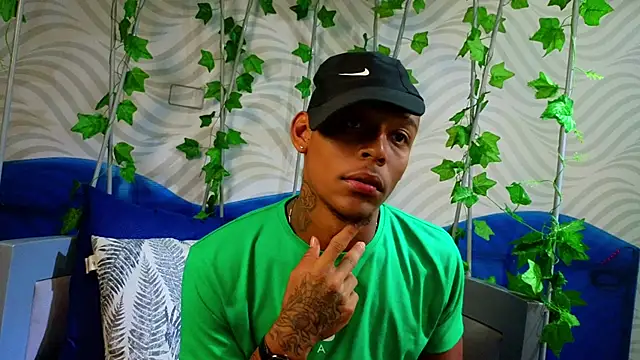 xander molina online show from November 14, 2025, 4:33 am