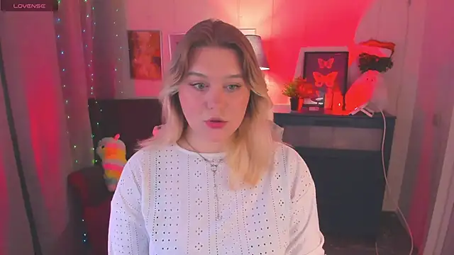 LouiseMous online show from December 1, 2025, 10:04 pm