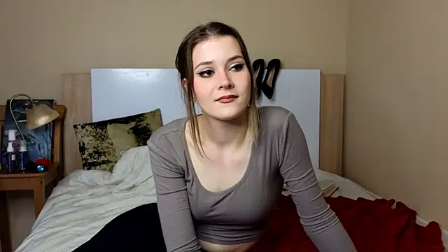 SusyGlines online show from December 14, 2025, 4:18 am