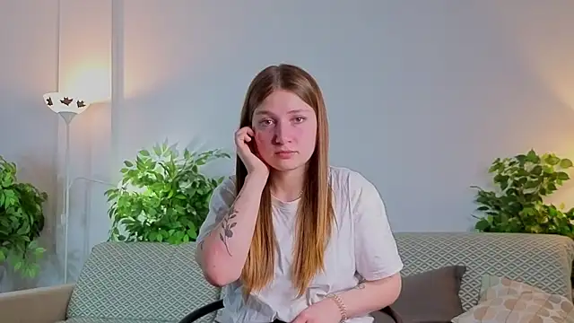 Snapshot of LesaFeldker chatting on November 27, 2025, 1:18 am LesaFeldker online show from November 27, 2025, 1:18 am