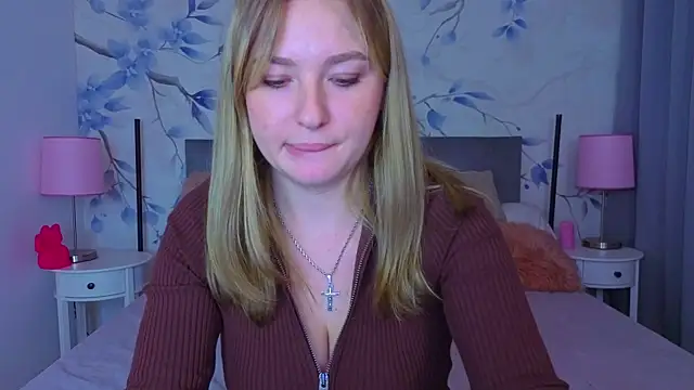 Sweetie kitty1 online show from November 14, 2025, 2:49 pm