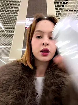 Snapshot of hani_obsessed chatting on December 17, 2025, 10:21 am hani obsessed online show from December 17, 2025, 10:21 am