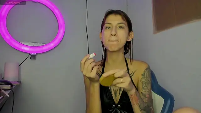 Hot play18 online show from March 7, 2026, 8:50 pm