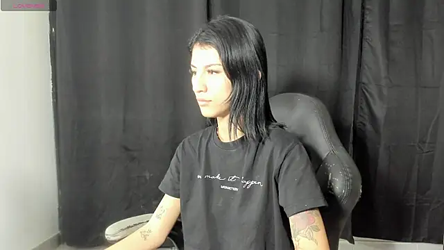 Hot play18 online show from April 18, 2026, 6:01 pm