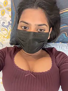 Snapshot of sexyayeshadesi chatting on May 4, 2026, 6:04 pm sexyayeshadesi online show from May 4, 2026, 6:04 pm