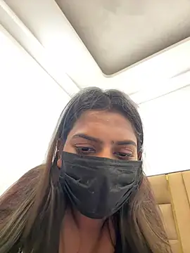 Snapshot of sexyayeshadesi chatting on May 6, 2026, 5:51 pm sexyayeshadesi online show from May 6, 2026, 5:51 pm