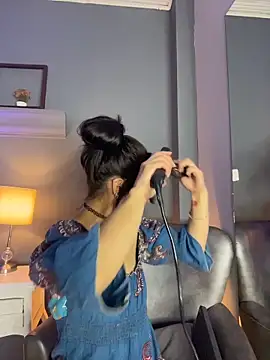 AmbarOishi   online show from January 6, 2026, 2:10 pm