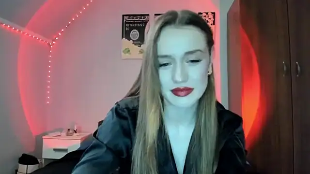 tinyglow online show from March 4, 2026, 8:15 pm