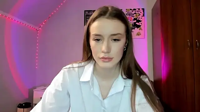 tinyglow online show from March 6, 2026, 6:15 pm