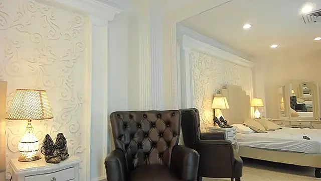 IvannaClaire online show from December 4, 2025, 12:14 pm