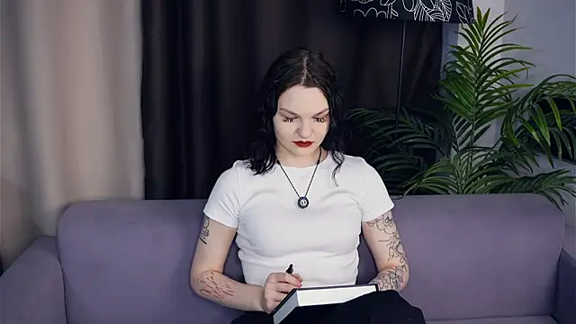 Snapshot of OnitaSkare chatting on November 15, 2025, 9:50 am OnitaSkare online show from November 15, 2025, 9:50 am