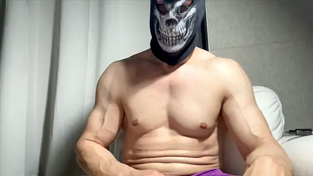 Luna MaskedMan online show from June 5, 2026, 11:10 pm