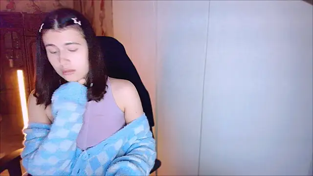 KristinaScott online show from February 8, 2026, 3:26 pm