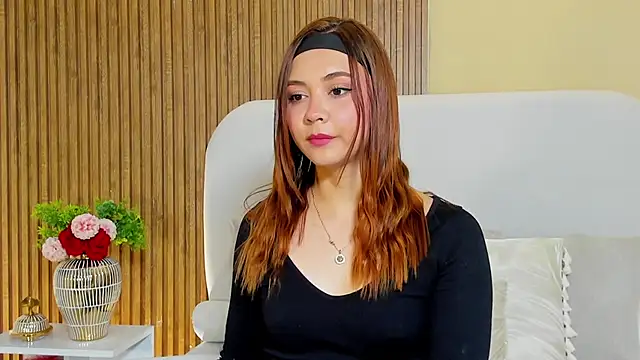 LondraBlush online show from April 8, 2026, 1:33 pm