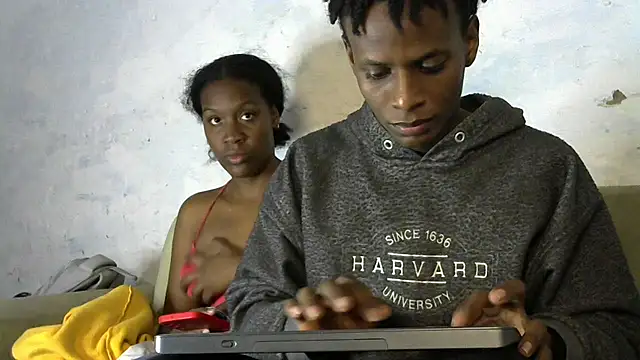 Snapshot of Mari_clau_hot chatting on November 19, 2025, 12:10 am Mari clau hot online show from November 19, 2025, 12:10 am