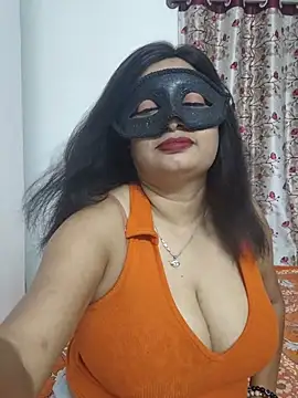 Cute-richa1 online show from June 12, 2026, 4:28 pm
