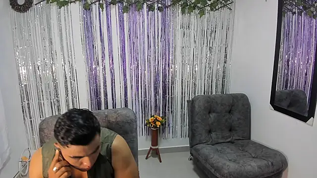 Snapshot of VioletXJasper chatting on November 24, 2025, 11:15 pm VioletXJasper online show from November 24, 2025, 11:15 pm