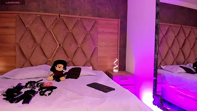 Snapshot of VictoriaSaenz1_ chatting on November 17, 2025, 4:51 am VictoriaSaenz1 online show from November 17, 2025, 4:51 am