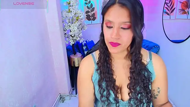 Lili rousx online show from November 28, 2025, 3:20 am