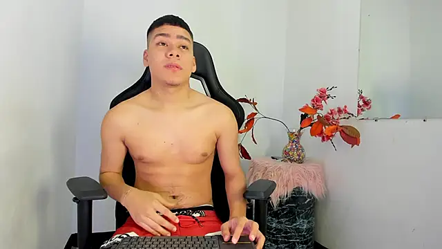 Lucastorrez01 online show from January 15, 2026, 3:11 am