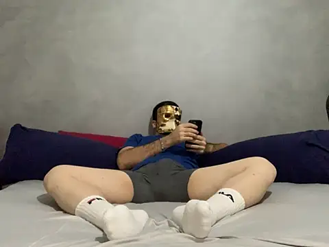 PlayWithMe95 online show from November 17, 2025, 4:13 pm