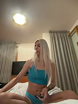 Snapshot of feliciafelon chatting on May 20, 2026, 7:42 pm feliciafelon online show from May 20, 2026, 7:42 pm